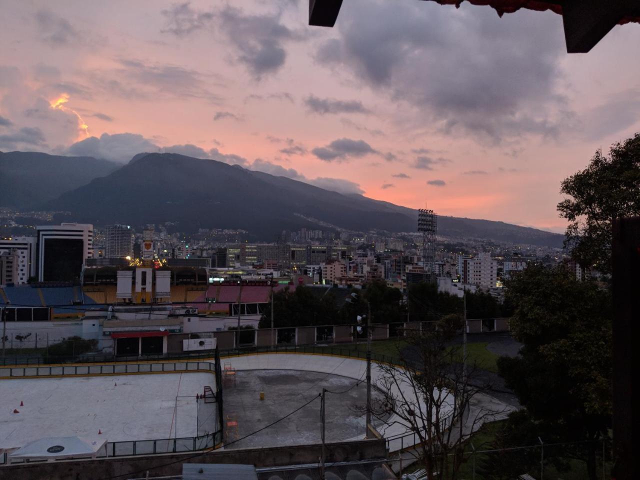 Air Suites Hotel Boutique Quito Esterno foto